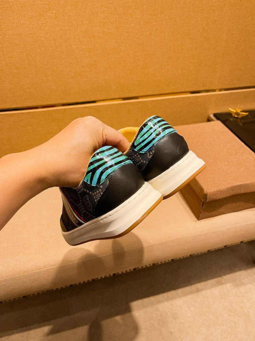 Men's shoes💰 400💰[LV]🔥Louis Vuitton, high-end men's shoes brand, official website 1:1 latest masterpiece: the upper is made of Italian imported first-layer cowhide with a comfortable and breathable lining➕original non-slip and wear-resistant outsole🔥, making walking more convenient and comfortable! An exclusive new model, a stunning work, a beautiful 1:1 replica [color] compared to the official quality! Create a fashionable personality to set off your uniqueness! A must-have for trendy men! Classic 🔥Size: 38-44 Color: 🔥 2⃣️colors available🔥.
